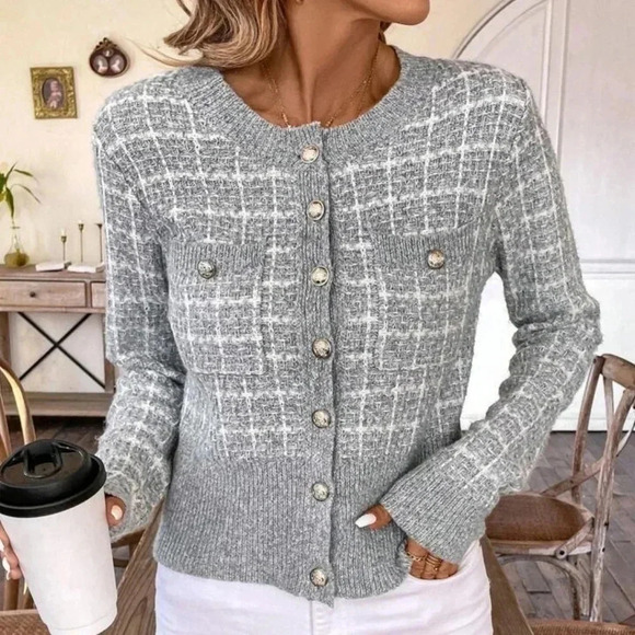 Women's Plaid Button Down Cardigan - Picture 4 of 5